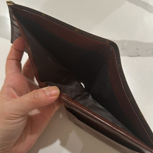 Vintage Louis Vuitton wallet - Picture 5 of 6